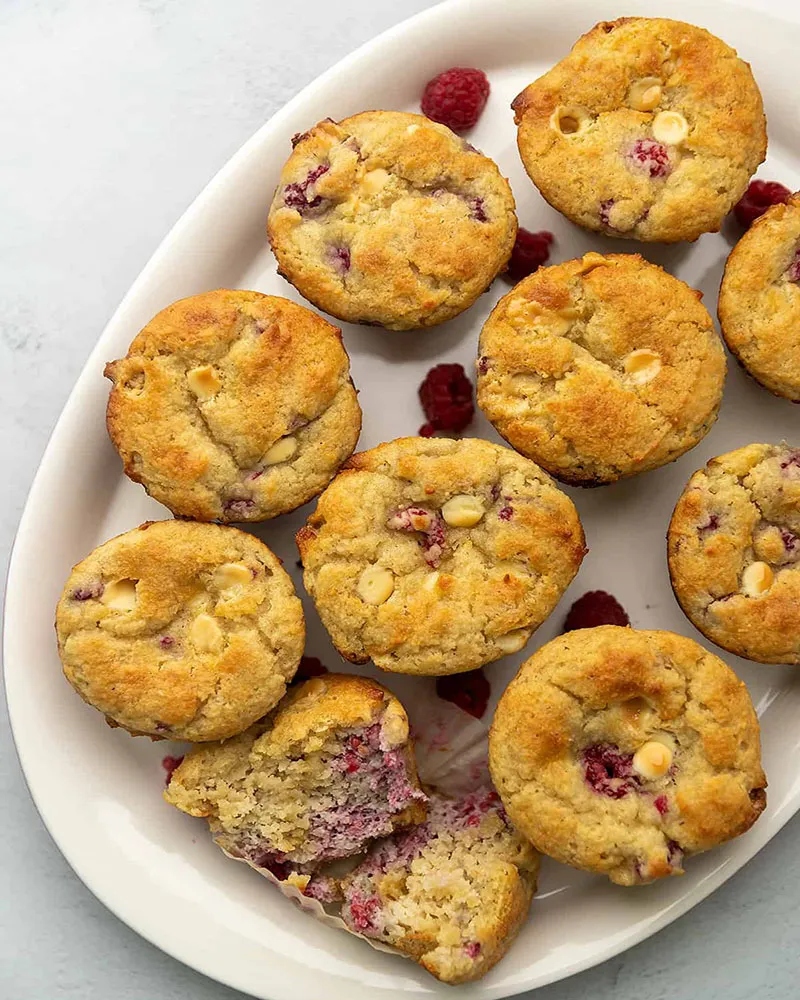 Muffins Keto De Chocolate Blanco Y Frambuesas